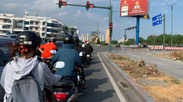 “Đèn đỏ được phép rẽ phải” xin hãy nhường đường: Nhiều thứ không thuộc về luật, thuộc về ý thức đẹp