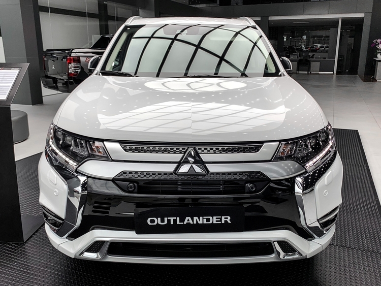 mitsubishi-outlander-2023-2.jpg