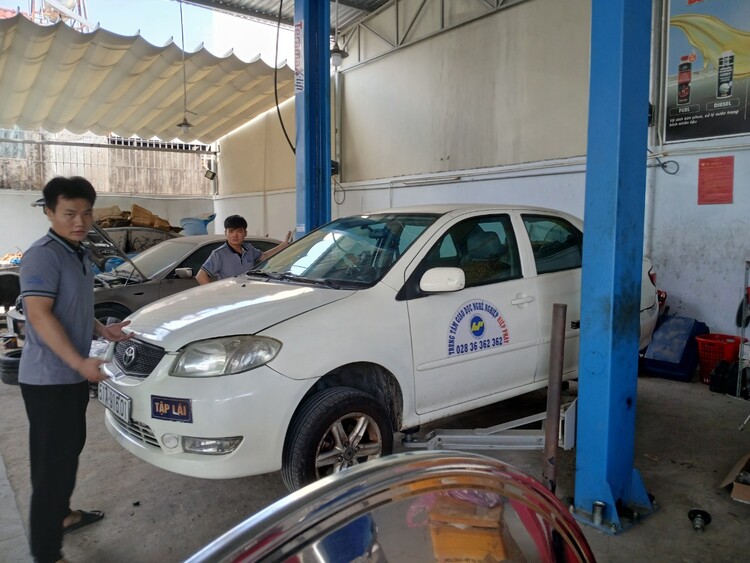 GARAGE TÍN PHÁT. 2/117 Đường Số 8,Bình Hưng Hòa,Bình Tân (Đối diện Aeon Tân Phú).