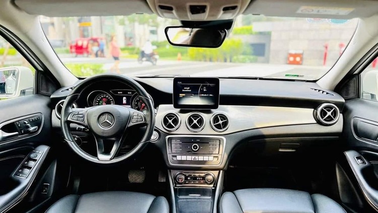 Nhờ các bác tư vấn nơi sữa đầu Headunit xe Mercedes GLA không nhận USB