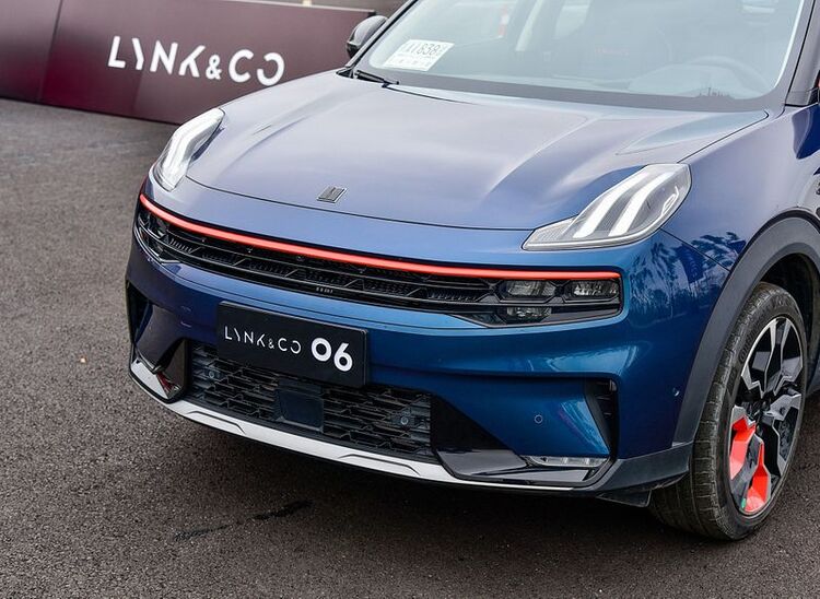 lynk-06-08.jpg