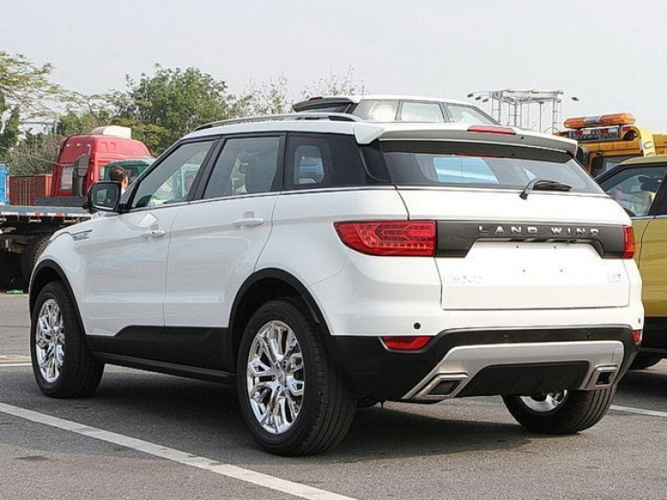 Trung quốc bán xe nhái Land Rover với giá 1/3