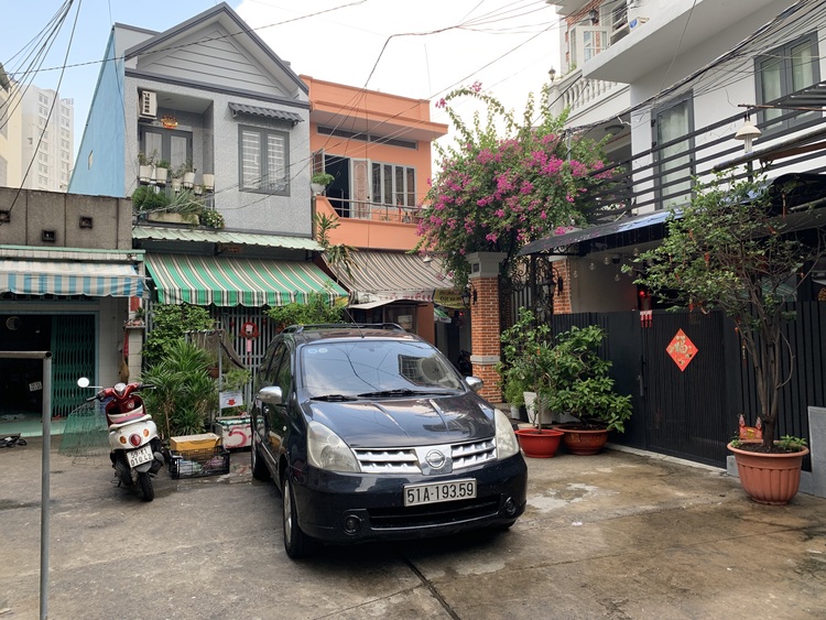 Nissan livina grand đời 2012 AT, màu đen, chính chủ