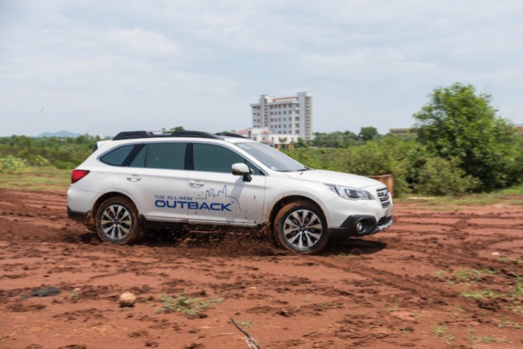 Sau vô lăng Subaru Outback 2015: hoàn hảo cho gia đình