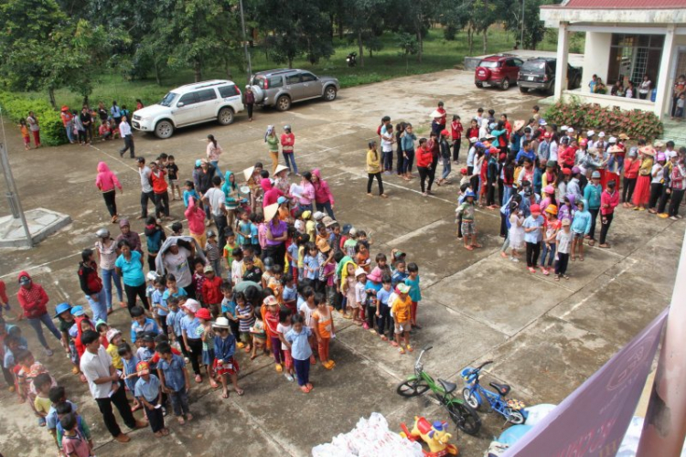 Cắm trại ngủ lều tại Bù Lạch kết hợp trao quà cho trẻ em nghèo Bù Đăng Cắm trại ngủ lều tại Bù Lạch kết hợp trao quà cho trẻ em nghèo Bù Đăng
