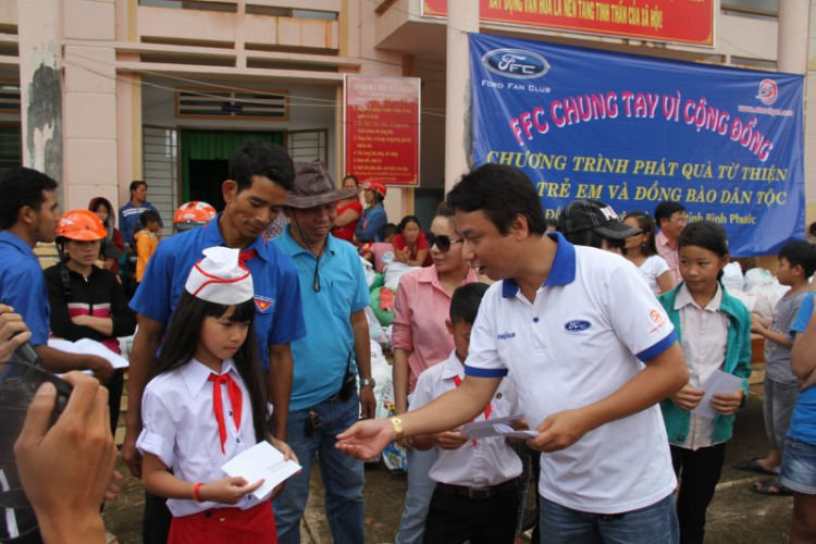 Cắm trại ngủ lều tại Bù Lạch kết hợp trao quà cho trẻ em nghèo Bù Đăng