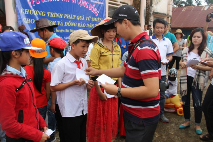 Cắm trại ngủ lều tại Bù Lạch kết hợp trao quà cho trẻ em nghèo Bù Đăng