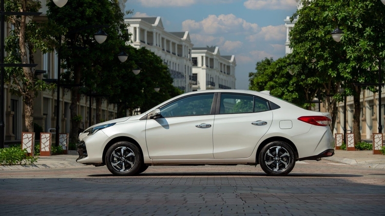 Không cần đợi chính sách từ Chính phủ, Toyota hỗ trợ 50% lệ phí trước bạ cho khách hàng mua xe tháng 7