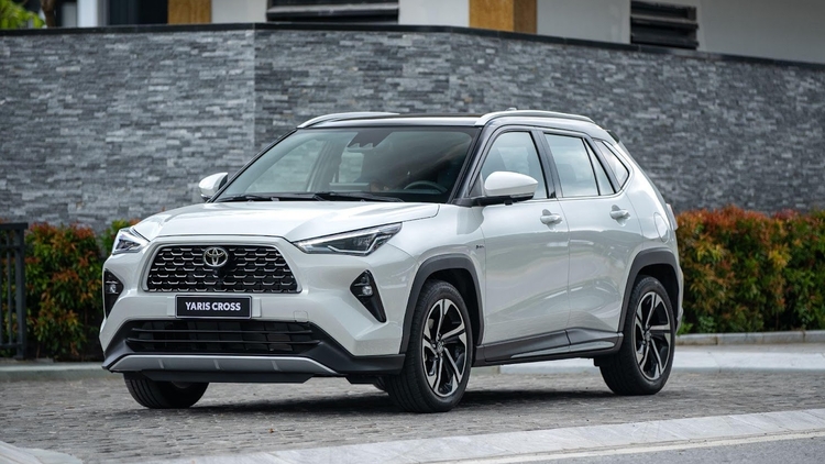 Không cần đợi chính sách từ Chính phủ, Toyota hỗ trợ 50% lệ phí trước bạ cho khách hàng mua xe tháng 7