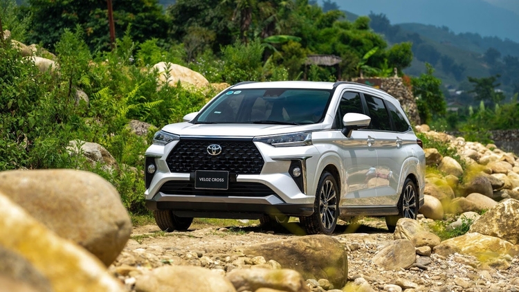 Không cần đợi chính sách từ Chính phủ, Toyota hỗ trợ 50% lệ phí trước bạ cho khách hàng mua xe tháng 7