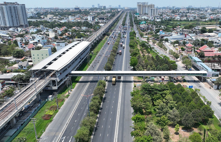 Luân phiên cấm xe qua ngã tư Thủ Đức để xây cầu nối metro