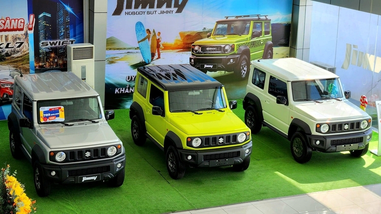 Hết thời kèm lạc, Suzuki Jimny sẵn xe giao ngay, khách không cần mua phụ kiện