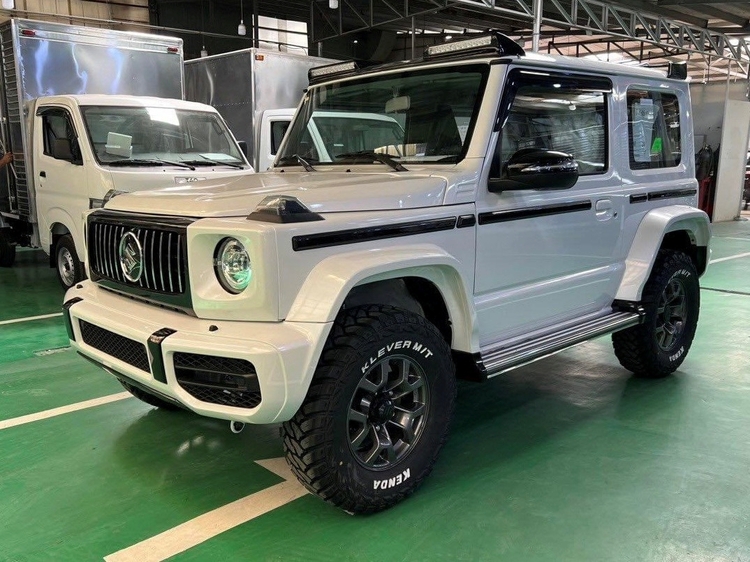 Hết thời kèm lạc, Suzuki Jimny sẵn xe giao ngay, khách không cần mua phụ kiện