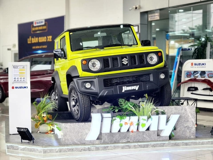 Hết thời kèm lạc, Suzuki Jimny sẵn xe giao ngay, khách không cần mua phụ kiện