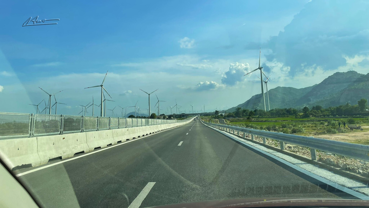Cập nhật về đường bộ cao tốc Bắc-Nam, giấc mơ xuyên Việt trở nên dễ dàng hơn Cập nhật về đường bộ cao tốc Bắc-Nam, giấc mơ xuyên Việt trở nên dễ dàng hơn