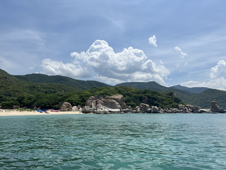 Quay lại Vĩnh Hy sau 14 năm, Hang Rái quá đẹp! (19/4/2024) Quay lại Vĩnh Hy sau 14 năm, Hang Rái quá đẹp! (19/4/2024)