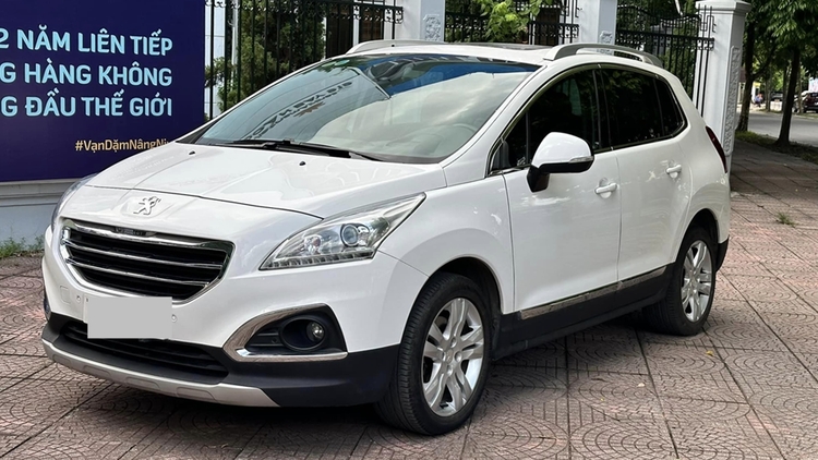 Peugoet 3008 2015 đang đi đạp ga là bị lạng, giật lái sang 1 bên, thợ bó tay, xin các bác giúp