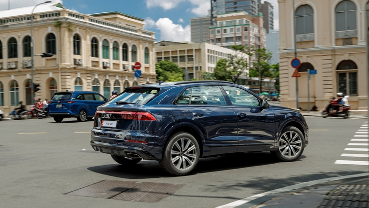 Audi Q8 S line 2024 (1).jpg