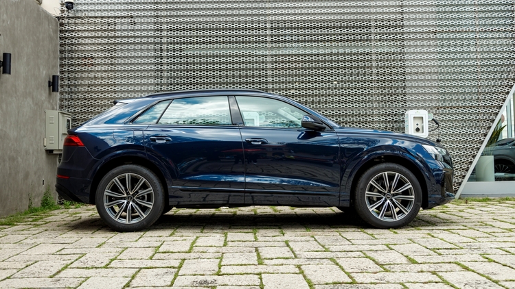 Audi Q8 S line 2024 (5).jpg