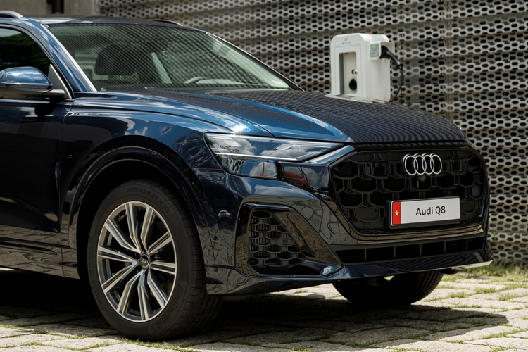 Audi Q8 S line 2024 (4).jpg