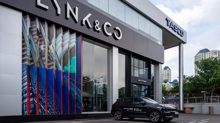 6. Tasco - Lynk & Co showroom.jpg