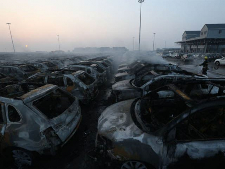 Ít nhất 8.000 ô tô bị thiêu rụi trong vụ nổ ở Trung quốc
