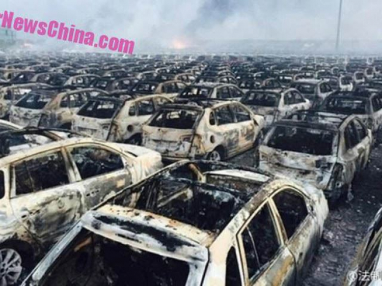 Ít nhất 8.000 ô tô bị thiêu rụi trong vụ nổ ở Trung quốc