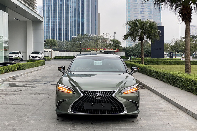 Tái hiện quảng cáo 35 năm trước, Lexus LS 500 tiếp tục chứng minh khả năng cân bằng huyền thoại Tái hiện quảng cáo 35 năm trước, Lexus LS 500 tiếp tục chứng minh khả năng cân bằng huyền thoại