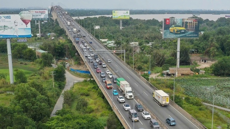 Đóng một phần cầu Long Thành trên cao tốc Long Thành, kẹt xe sẽ thêm trầm trọng