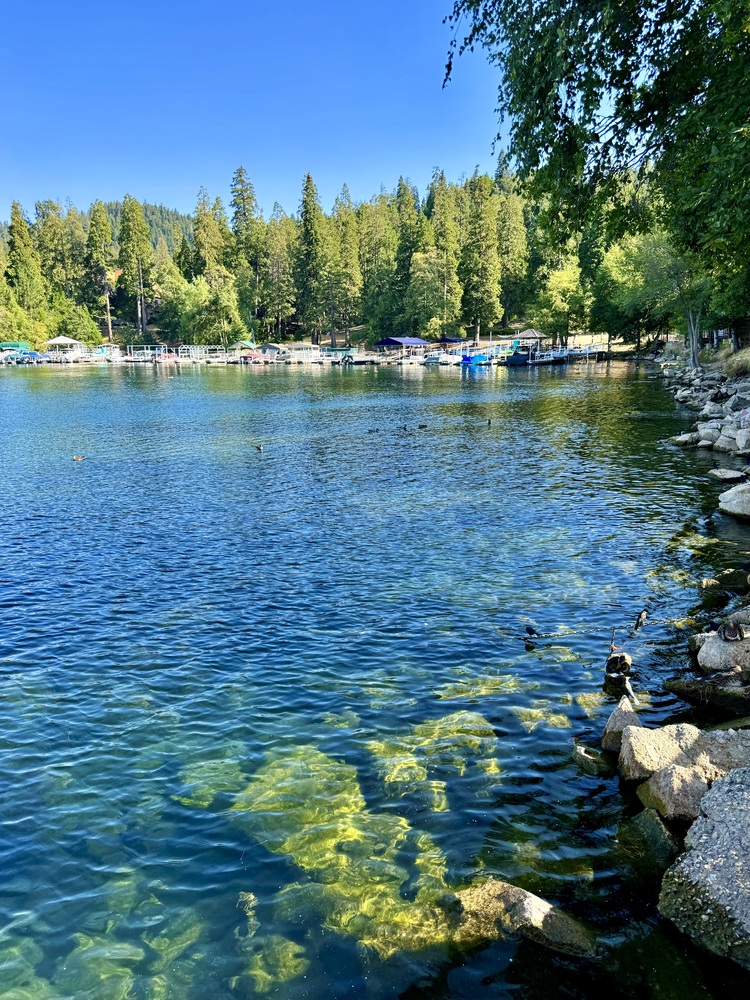 Hè về trên Lake Arrowhead Village