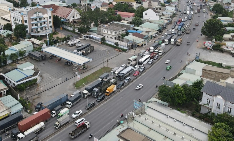 Sửa khe co giãn, Cao tốc TP HCM - Long Thành nhiều lần ùn tắc gần 10 km