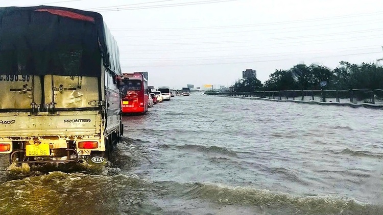 Đề nghị trạm bơm hoạt động hết công suất, "giải cứu" cao tốc Pháp Vân - Cầu Giẽ