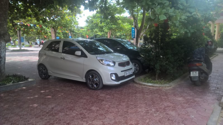 Kia Morning 2016 1.25AT hay Hyundai Grand i10 1.0AT