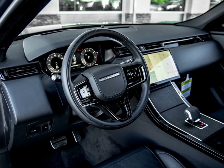 Range Rover Velar 2024 4.jpg