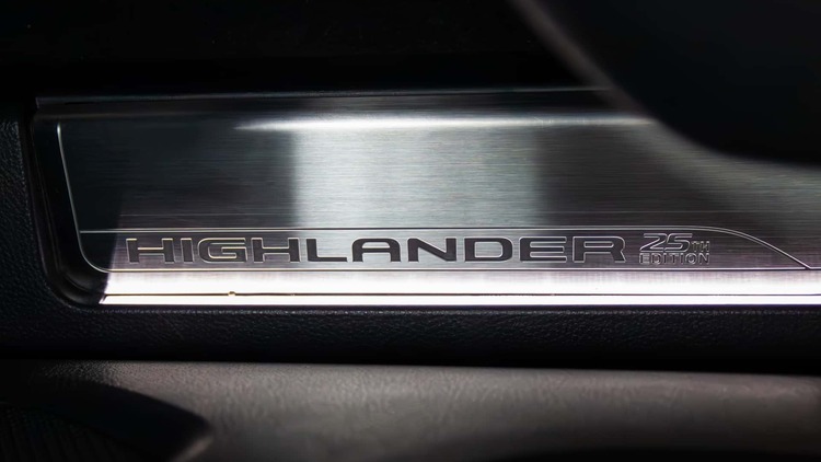 Toyota trình làng Highlander 25th Edition: Giới hạn 2.500 xe, kỷ niệm 25 năm ra đời Highlander