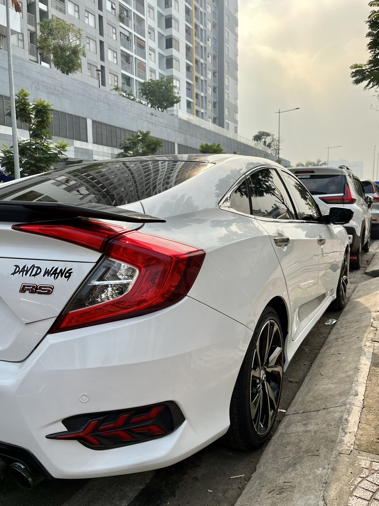 Honda Civic RS 2024 bộ mâm bị vênh trong khi em toàn đi đường đẹp Honda Civic RS 2024 bộ mâm bị vênh trong khi em toàn đi đường đẹp