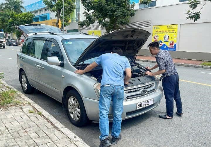 kia carnival 2010 - 4.jpg