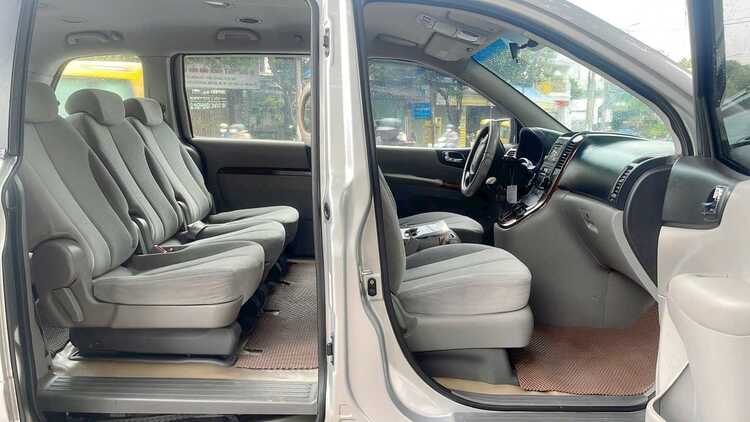 Kia carnival 2010 2.jpg