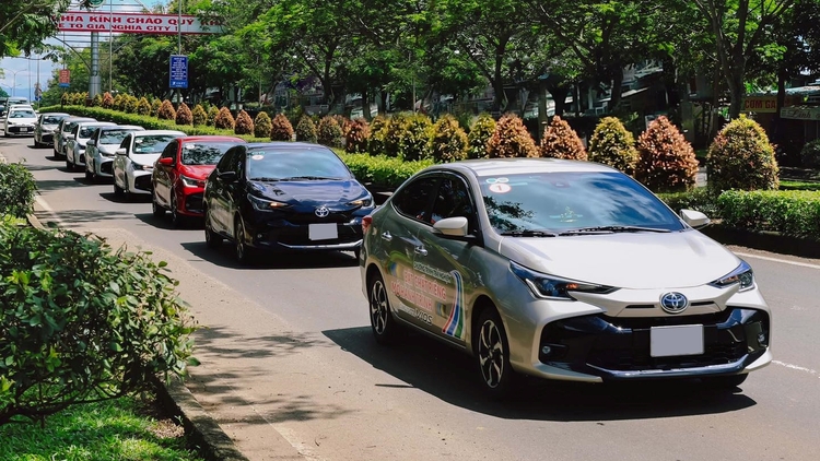 Tháng đầu giảm trước bạ, Toyota bán hơn 7.000 xe cho khách Việt trong tháng 9/2024