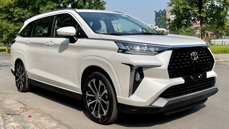 Tháng đầu giảm trước bạ, Toyota bán hơn 7.000 xe cho khách Việt trong tháng 9/2024