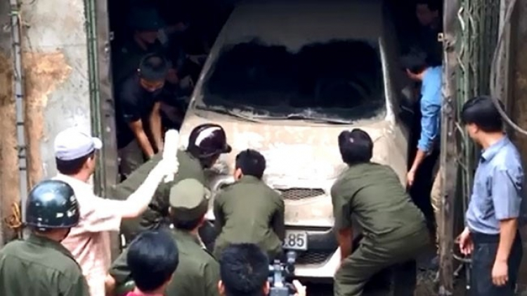 bán tải gặp nạn, rất may không phải thánh. bán tải gặp nạn, rất may không phải thánh.