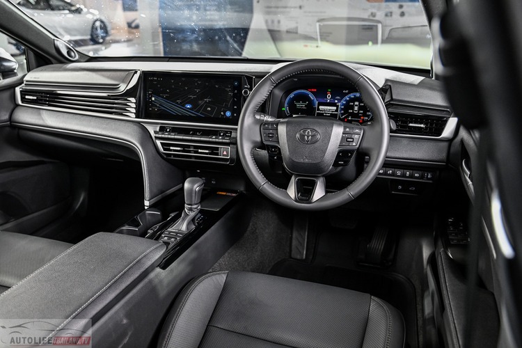 Toyota Camry HEV 36.jpg