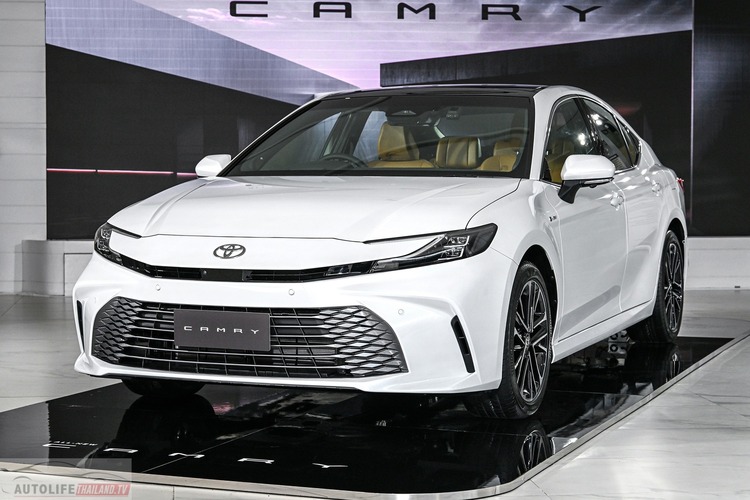 Toyota Camry HEV 13.jpg