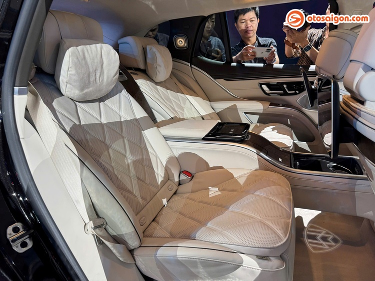 mercedes-maybach-eqs-680-suv-19.jpg