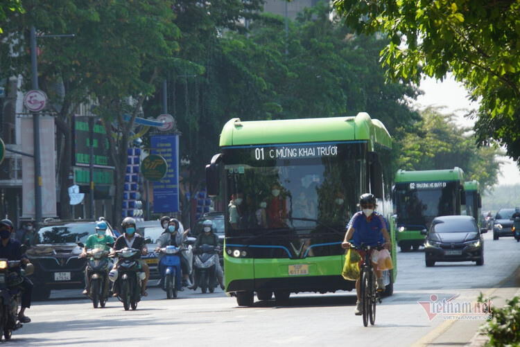 TPHCM rà soát mạng lưới giao thông, tìm vị trí lắp đặt trạm sạc xe điện