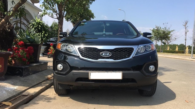 KIa Sorento có 1 tiếng kêu "cộc" mỗi khi đạp ga