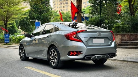 Honda Civic 1.8E 2018 có mùi khét khi chạy tốc độ cao