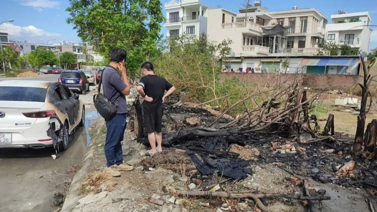 Người đàn ông tâm thần đốt rác bên đường làm cháy ô tô: Có đòi được tiền bồi thường?