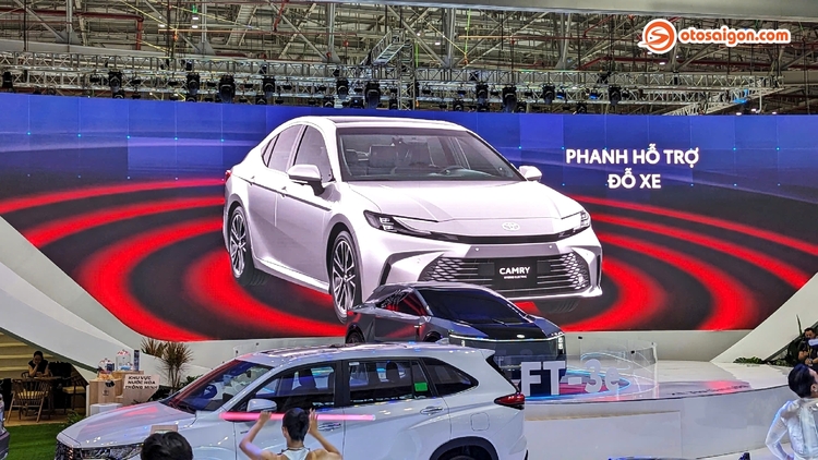 Toyota Cmary 2025 - VMS - Otosaigon (19).jpg