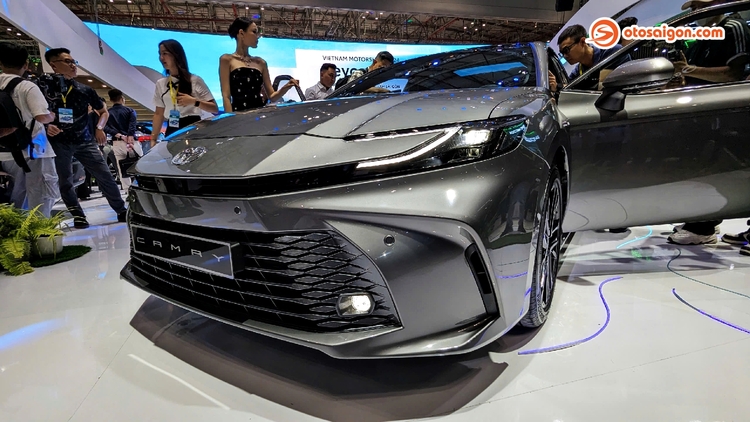 OS - Toyota Camry 2025 - VMS 2024 - Otosaigon (2).jpg